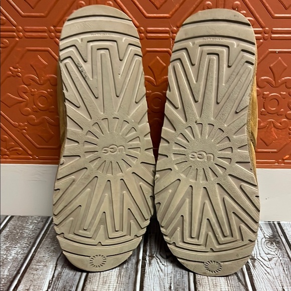 UGG Tan Suede Chukka Boots Men lace up Faux Fur main image 6